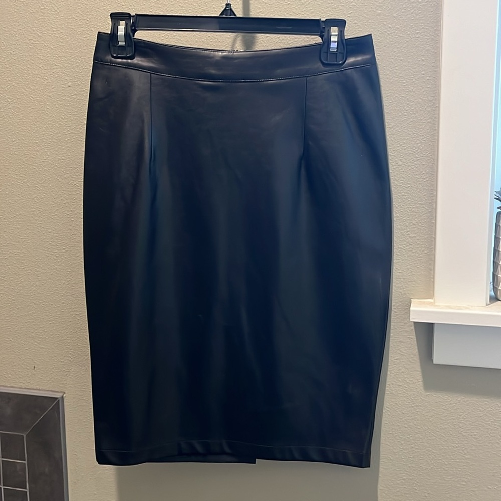 Cupcakes and Cashmere Faux Leather Skirt - Picture 2 of 4